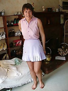 Sexiest older mama showing her skills