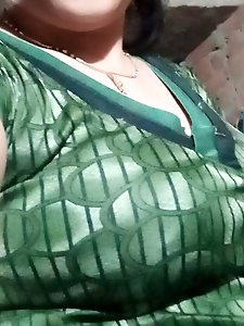 Beautiful mature women are opening their succulent pussies to tempt.