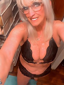 Half-naked explosive mature women posing.