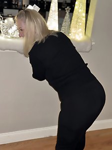 Hot MILF Tia posing in pink underwear for a photo session