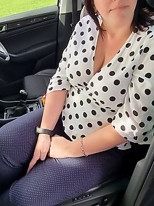 BBW amateur milf in car