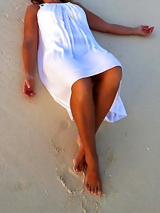 Glamour sluts are getting nude on cam