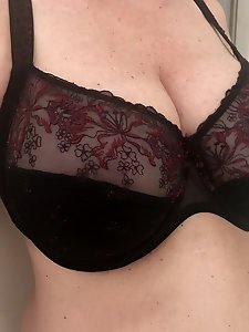 Busty MILF VIcky Vette in Kneehigh Socks Plays With Herself!