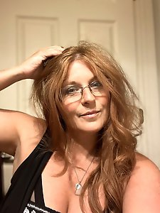 Aged tart is baring it all on pictures