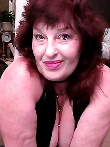 Flexible MILFs are trying to seduce