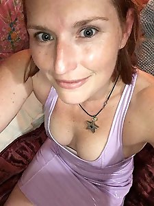 Raunchy old momma is having fun