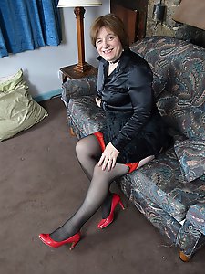 Naughty British Mature slut playing with herself