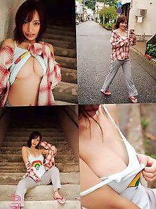 Mature lass is spreading her lips for a photoshoot